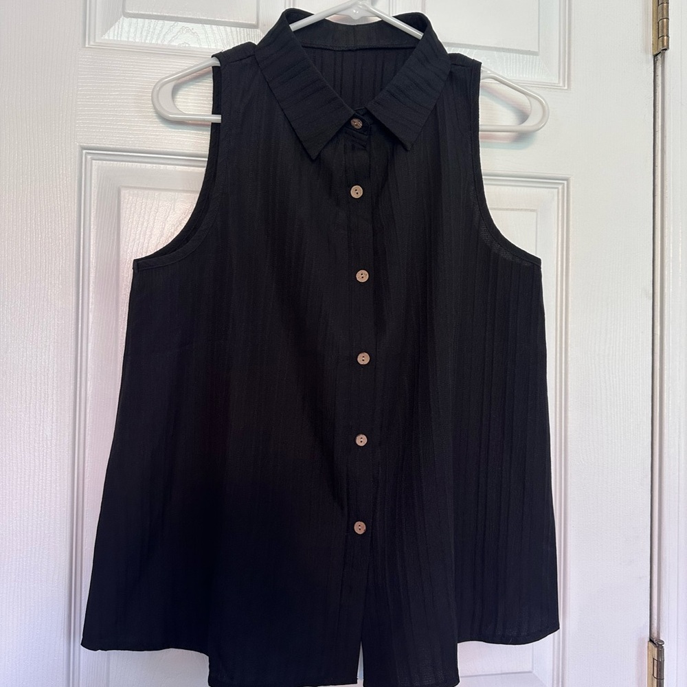 Black Sleeveless Button-Up Top
